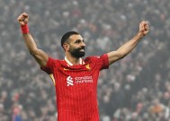 开云体育-萨拉赫在曼联比赛中败北，出色防守引发热议！